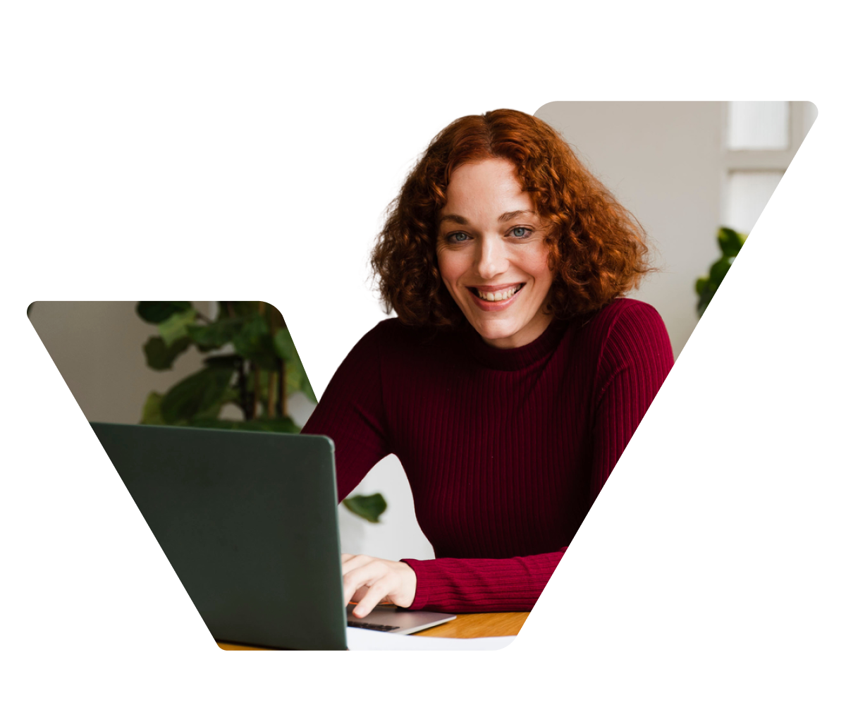 Emprendedora feliz con el programa de contabilidad de Taxfix